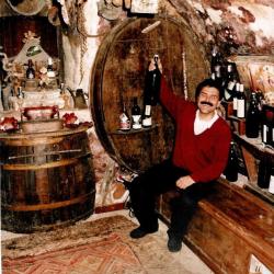 Diego nella sua cantinetta
